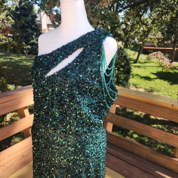‼️SOLD‼️Green Sequin Gown by FASHION NOVA - GORGEOUS!! - Picture 10 of 12